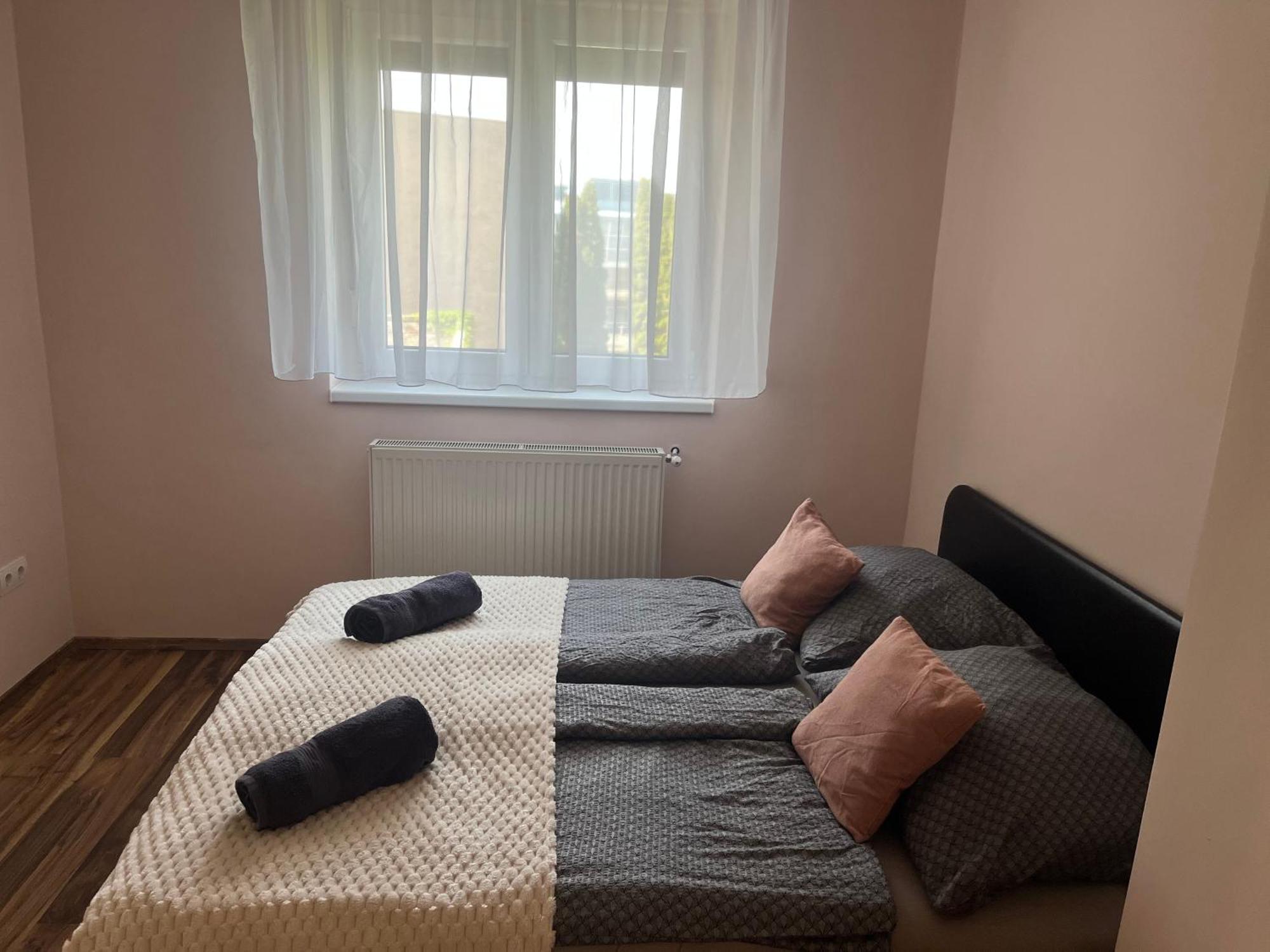 Moonlight Apartment Gyor Luaran gambar